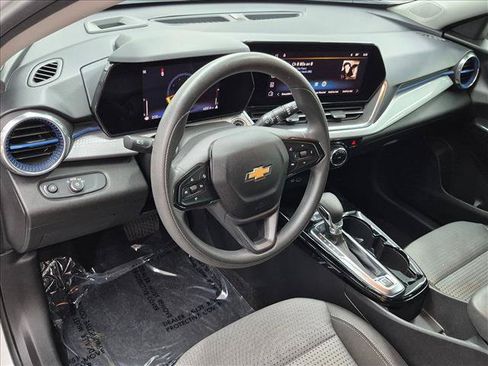 Used 2024 Chevrolet Trax LT FWD image 10