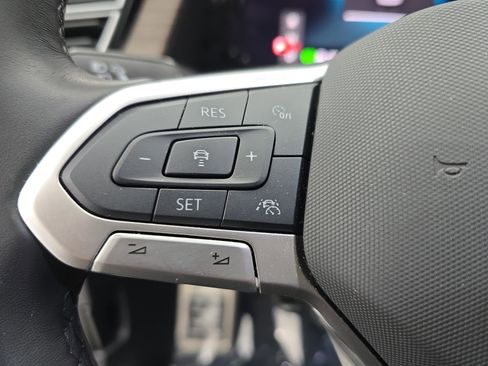 Certified 2025 Volkswagen Atlas SEL Premium R-Line image 18