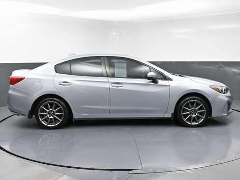 Used 2017 Subaru Impreza 2.0i Premium image 8