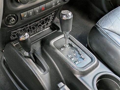 Certified 2018 Jeep Wrangler Unlimited Altitude image 15