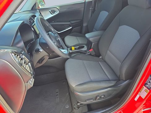 Used 2023 Kia Soul S FWD image 11