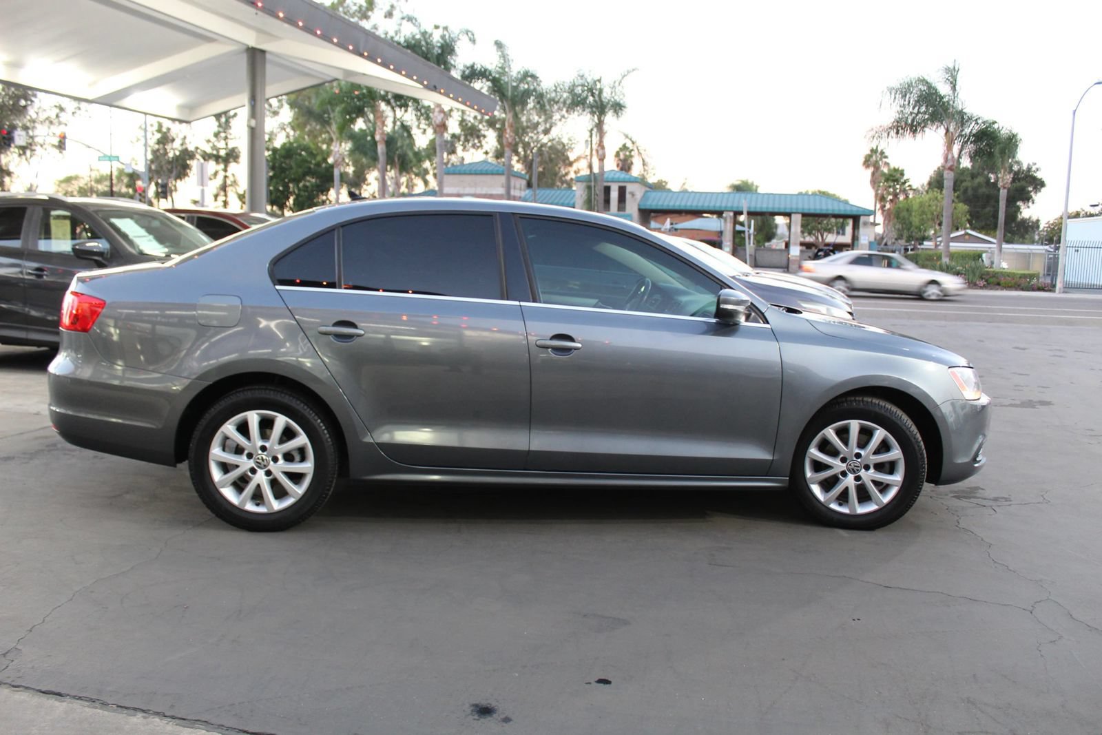 Used 2013 Volkswagen Jetta SE FWD image 6