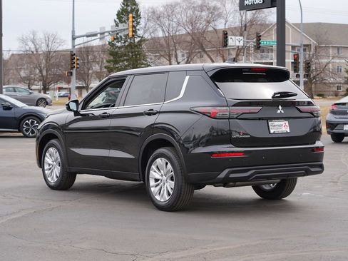 New 2026 Mitsubishi Outlander ES image 5