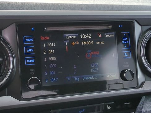 Used 2017 Toyota Tacoma SR5 image 23