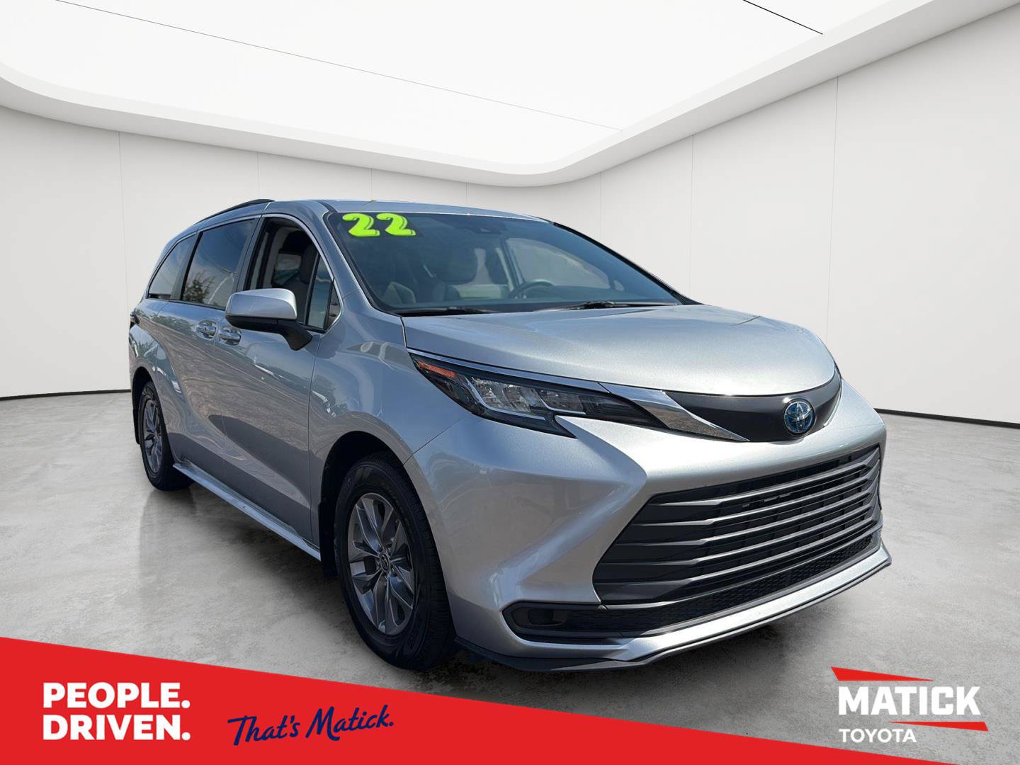 Used 2022 Toyota Sienna LE AWD/4WD image 1