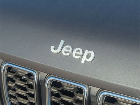 New 2025 Jeep Grand Cherokee Laredo image 12