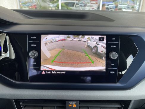 Used 2023 Volkswagen Taos SE w/ Black Wheel Package image 4