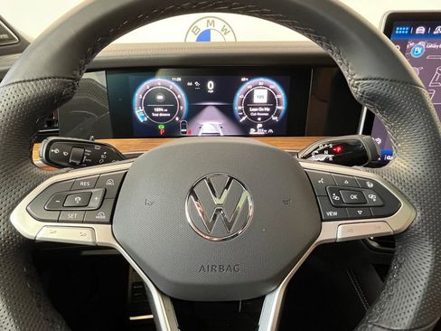 Used 2025 Volkswagen Tiguan SEL R-Line image 12