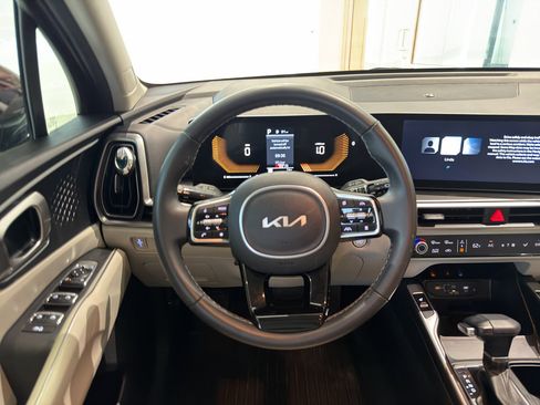 Certified 2025 Kia Sorento S AWD/4WD image 13