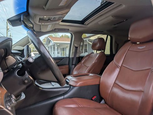 Used 2016 Cadillac Escalade Luxury AWD/4WD image 23