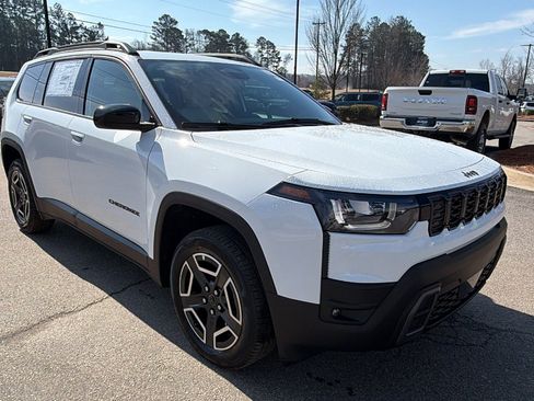 New 2026 Jeep Cherokee Laredo image 5