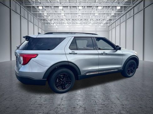 Used 2023 Ford Explorer XLT AWD/4WD image 8