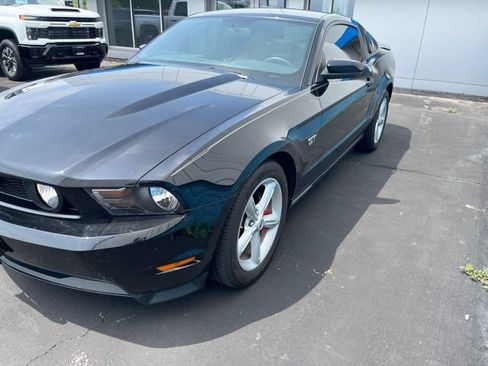 Used 2010 Ford Mustang GT RWD image 4