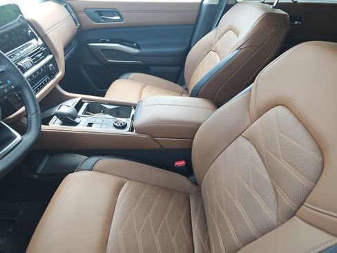 Certified 2025 Nissan Pathfinder Platinum w/ Cargo Package AWD/4WD image 4
