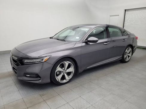 Used 2018 Honda Accord Touring image 2