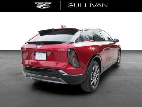 Certified 2025 Cadillac Optiq Sport 2 w/ LPO, Floor Liner Package AWD/4WD image 8