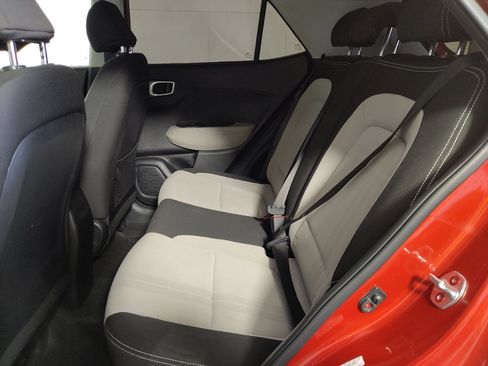 Used 2020 Hyundai Venue SEL FWD image 18