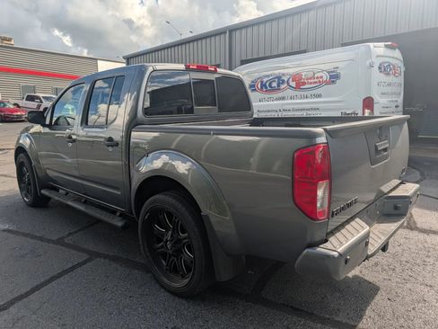 Used 2020 Nissan Frontier SV w/ Midnight Edition Floor Mats RWD image 2