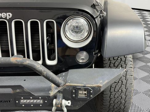 Used 2017 Jeep Wrangler Unlimited Sahara AWD/4WD image 12
