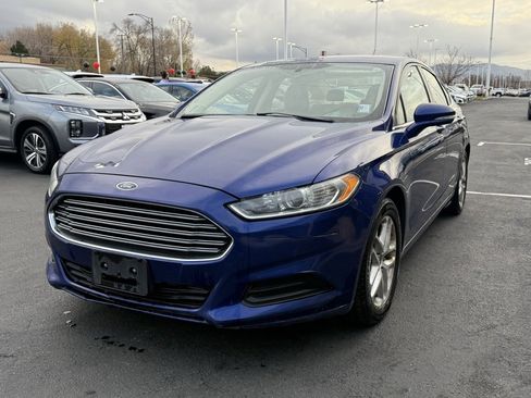 Used 2014 Ford Fusion SE image 3