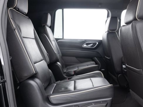 Used 2022 GMC Yukon XL SLT w/ SLT Luxury Package image 33