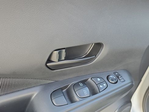 Used 2019 Nissan Kicks S FWD image 18