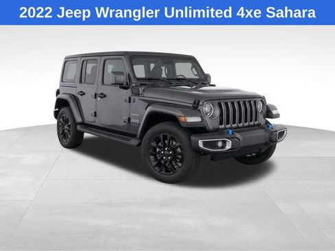 Used 2022 Jeep Wrangler Unlimited Sahara w/ Cold Weather Group AWD/4WD image 2