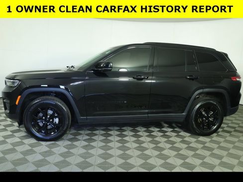 Used 2023 Jeep Grand Cherokee Altitude image 2