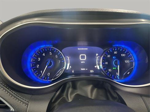Used 2019 Chrysler Pacifica Limited FWD image 14
