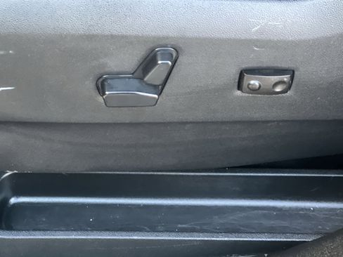Used 2019 Dodge Grand Caravan SE FWD image 22