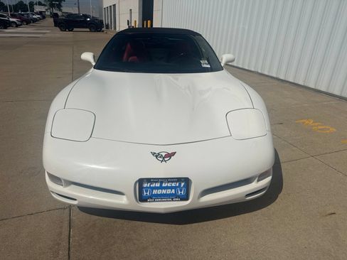 Used 2002 Chevrolet Corvette Convertible w/ Preferred Equipment Group2 RWD image 3