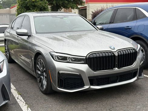 Used 2022 BMW 750i xDrive w/ M Sport Package AWD/4WD image 3