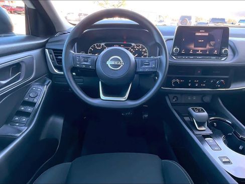 Used 2024 Nissan Rogue S image 5