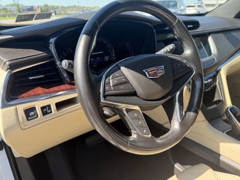 Used 2018 Cadillac XT5 Luxury w/ Driver Awareness Package AWD/4WD image 14
