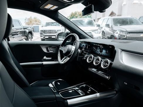 Used 2025 Mercedes-Benz GLA 250 4MATIC image 49