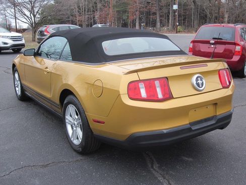 Used 2010 Ford Mustang Convertible image 7