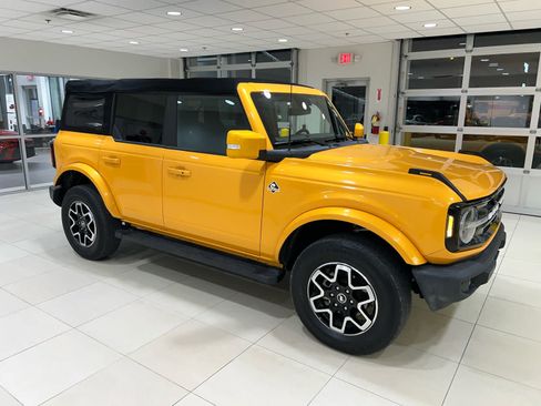 Used 2022 Ford Bronco Outer Banks AWD/4WD image 1
