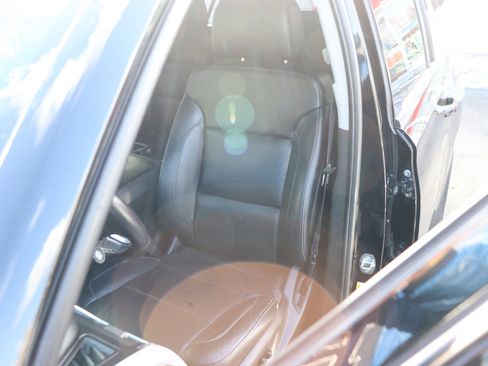 Used 2017 GMC Yukon XL SLT image 11