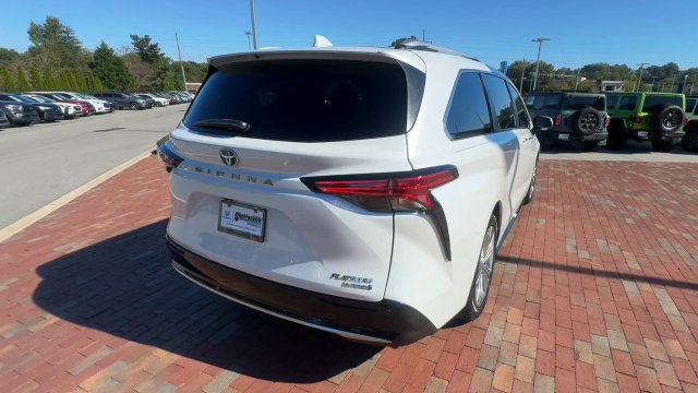 Used 2023 Toyota Sienna Platinum FWD image 2