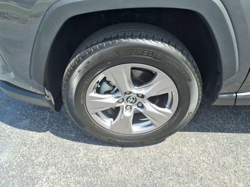 Used 2022 Toyota RAV4 XLE FWD image 4