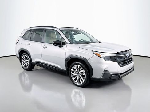 Used 2025 Subaru Forester Touring AWD/4WD image 3