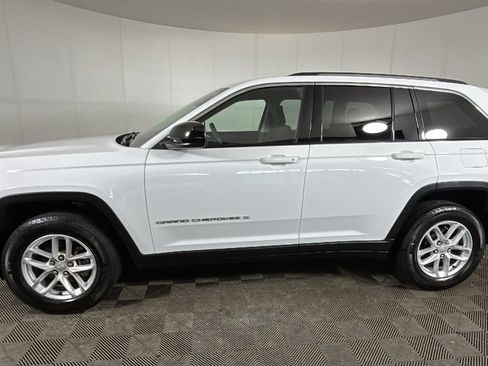 Used 2023 Jeep Grand Cherokee Laredo AWD/4WD image 6