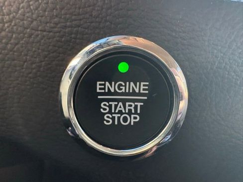 Used 2022 Ford Edge SE image 19