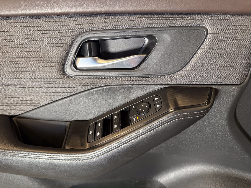 Used 2021 Nissan Rogue SV AWD/4WD image 19