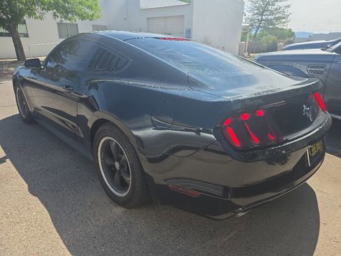 Used 2015 Ford Mustang Coupe RWD image 4