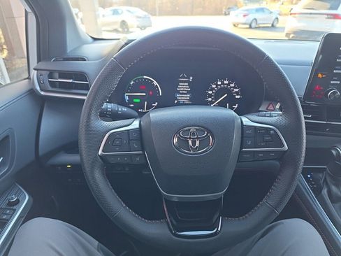 Used 2023 Toyota Sienna XSE image 19