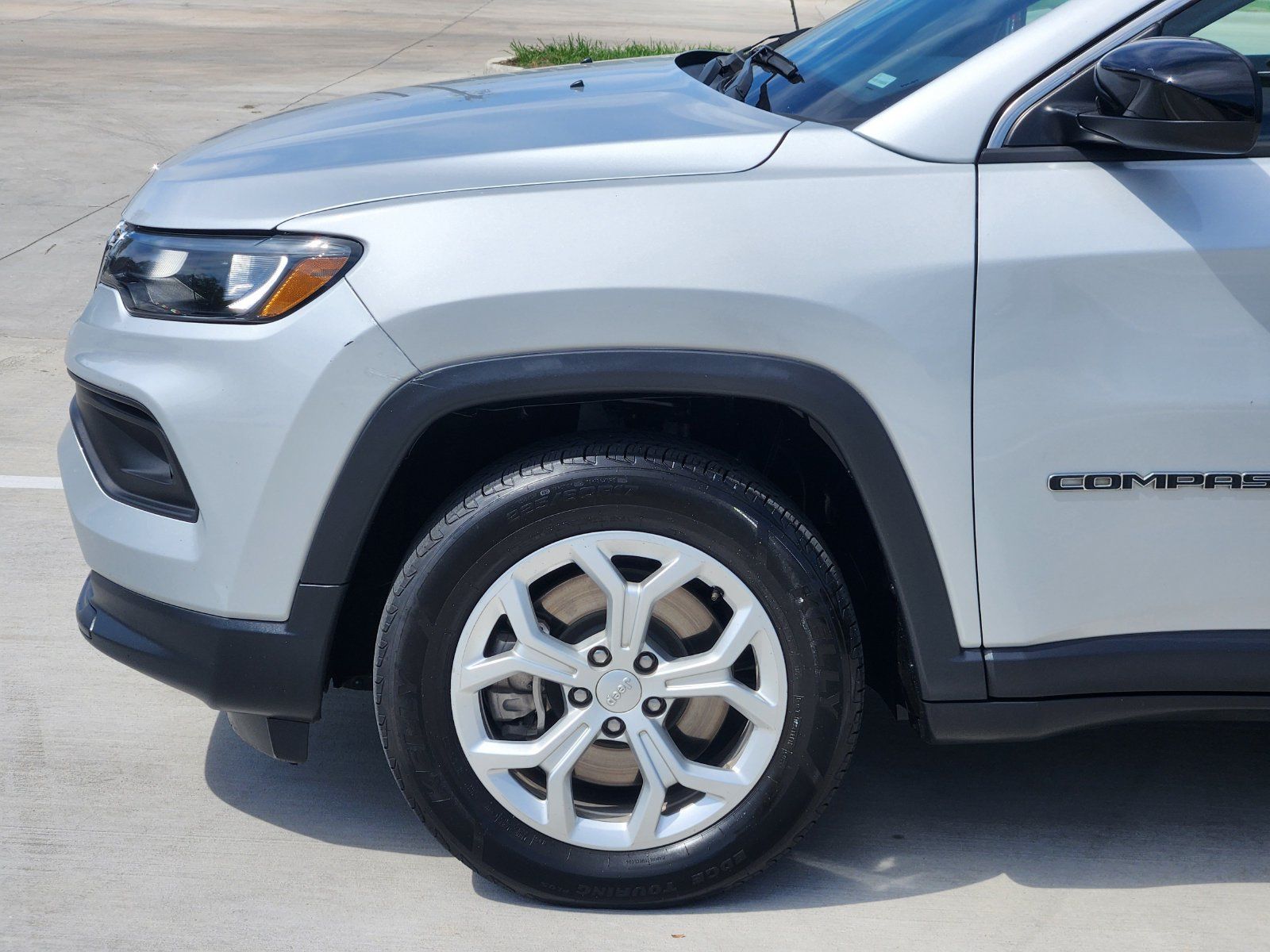 Used 2024 Jeep Compass Latitude AWD/4WD image 10