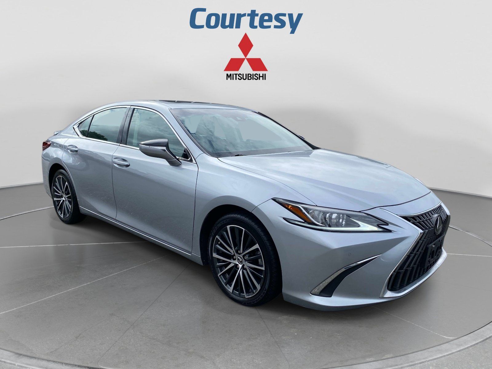 Used 2023 Lexus ES 350 w/ Premium Package FWD image 7
