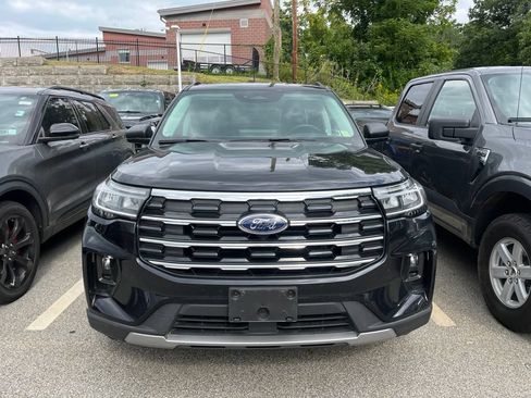 Used 2025 Ford Explorer Active w/ Active Comfort Package AWD/4WD image 2