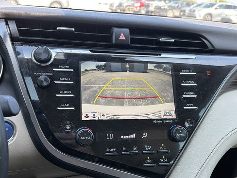 Used 2020 Toyota Camry XLE FWD image 9
